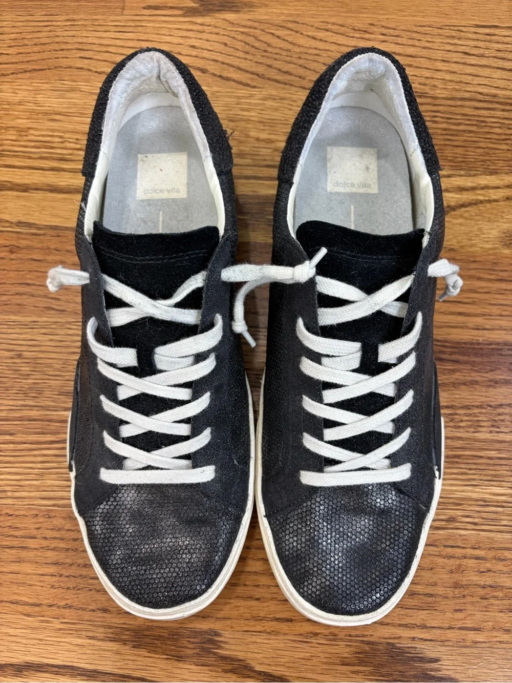 Dolce Vita Zina Sneakers Onyx Embossed Leather (11)